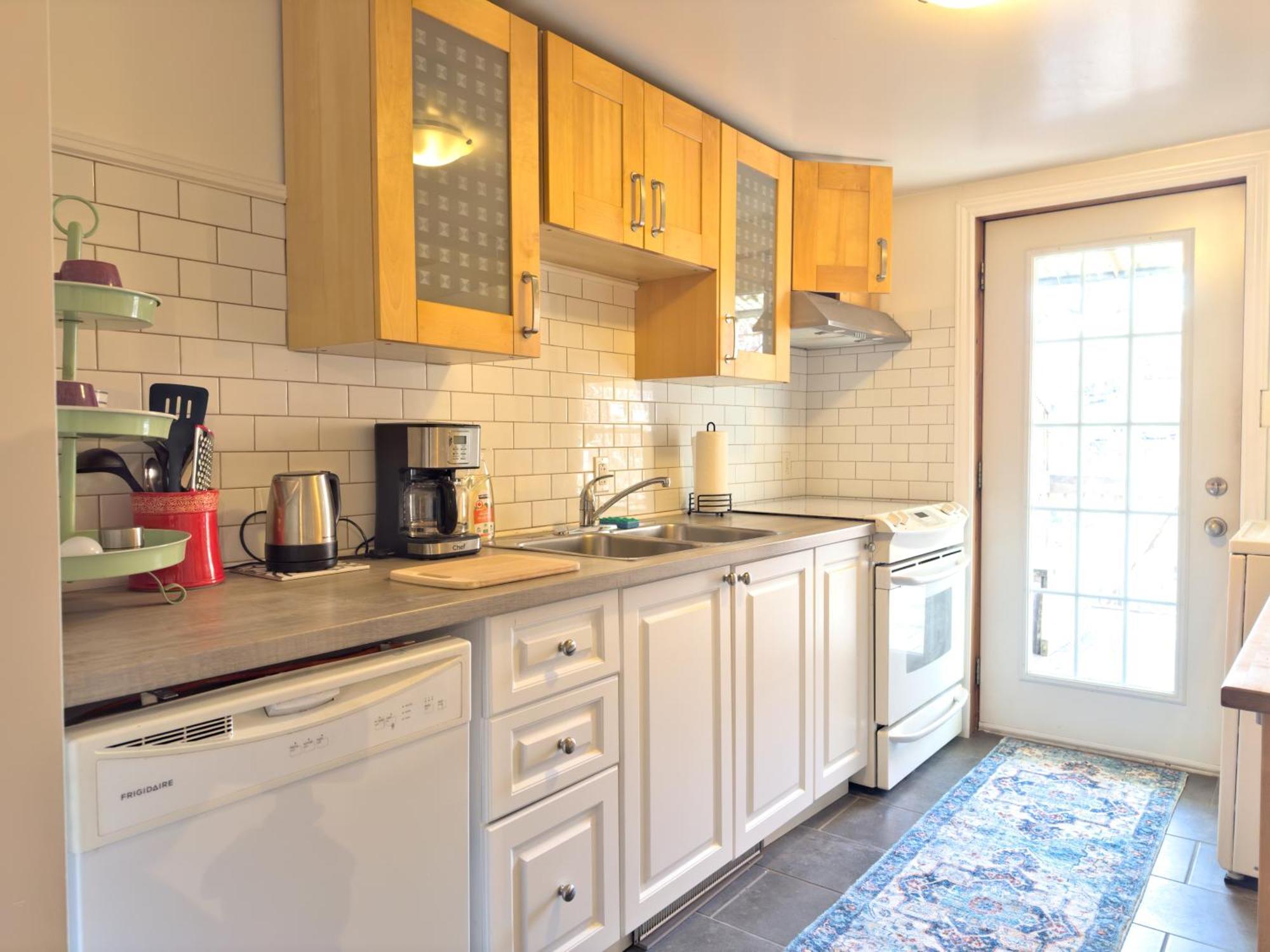 Superb 3 Bed 3mins From Mont-royal Metro * Montréal
